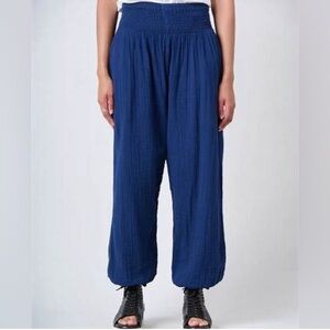 Suzi Kondi Button Cuff Harlem Pants
Gauze Navy Size Small NWT Originally $295